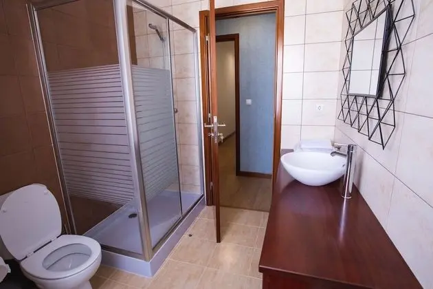 Basic Tek Büyük veya İki Ayrı Yataklı Oda, Banyolu/Duşlu