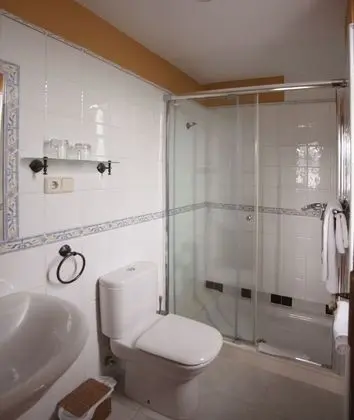 Tek Büyük veya İki Ayrı Yataklı Oda, Vadi Manzaralı