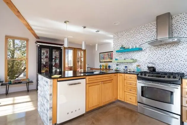 Daire, 1 Büyük (Queen) Boy Yatak ve Çekyat, Balkon, Dağ Manzaralı