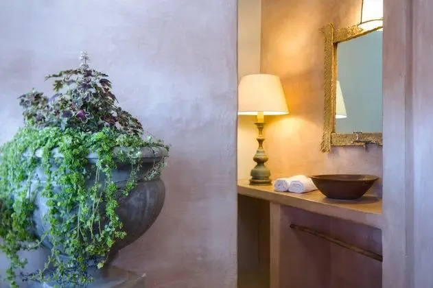 Büyük Yataklı Tek Kişilik Oda