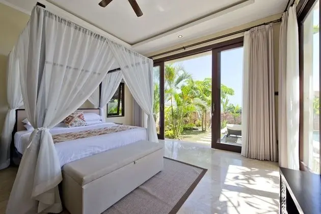 Villa, Havuz Manzaralı