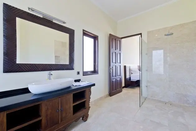 Villa, Havuz Manzaralı