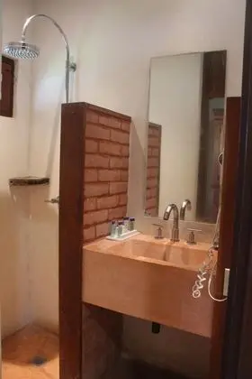 Junior Tek Büyük Yataklı Oda, 1 Büyük (Queen) Boy Yatak, Havuz Manzaralı, Havuz Kenarı