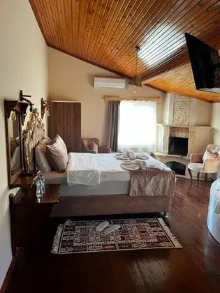 Jakuzili ve Şömineli Deluxe Oda, Göl Manzaralı, Şömineli ve Jakuzili