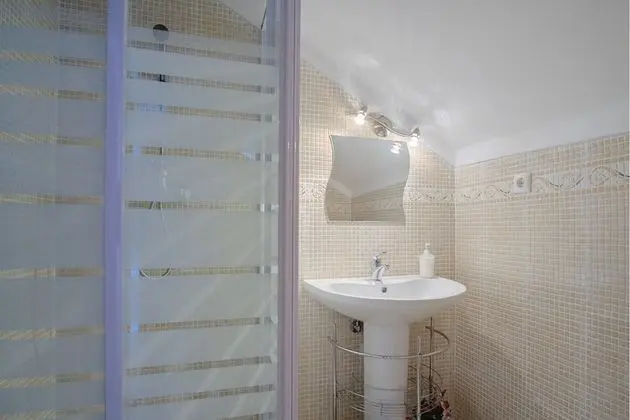 Tek Büyük Yataklı Oda, Dağ Manzaralı (outside bathroom)