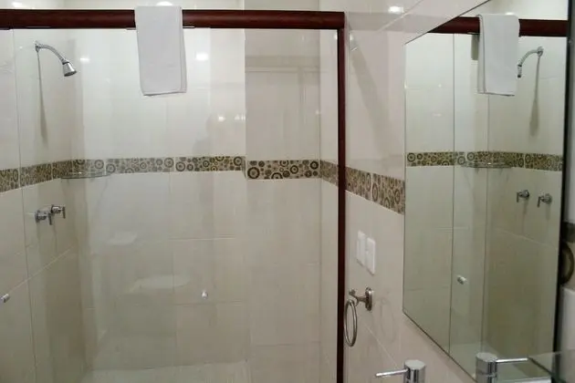 Tek Büyük Yataklı Oda, 2 Çift Kişilik Yatak