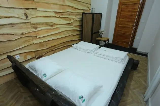 Tek Büyük Yataklı Oda, Ortak Banyo, Göl Manzaralı