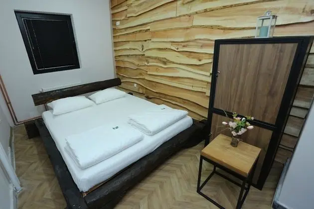 Tek Büyük Yataklı Oda, Ortak Banyo, Göl Manzaralı