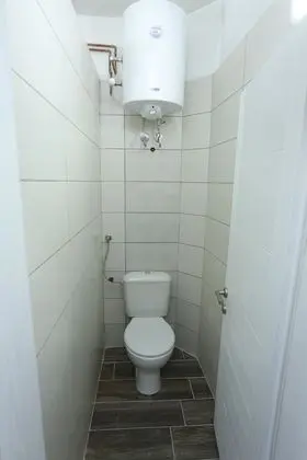 Tek Büyük Yataklı Oda, Ortak Banyo, Göl Manzaralı