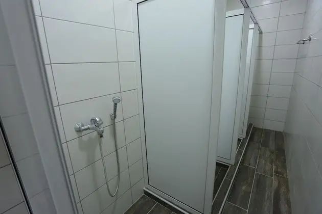 Tek Büyük Yataklı Oda, Ortak Banyo, Göl Manzaralı