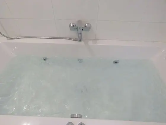 Deluxe Tek Büyük Yataklı Oda, Banyolu/Duşlu, Avlu Manzaralı (Azafran)