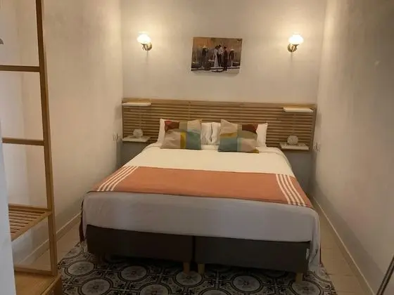 Deluxe Tek Büyük Yataklı Oda, Banyolu/Duşlu, Avlu Manzaralı (Azafran)