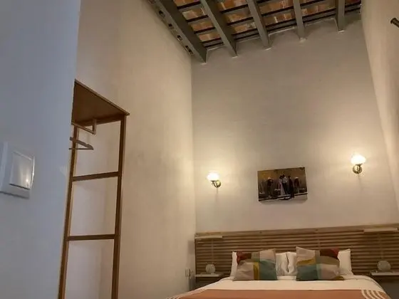 Deluxe Tek Büyük Yataklı Oda, Banyolu/Duşlu, Avlu Manzaralı (Azafran)