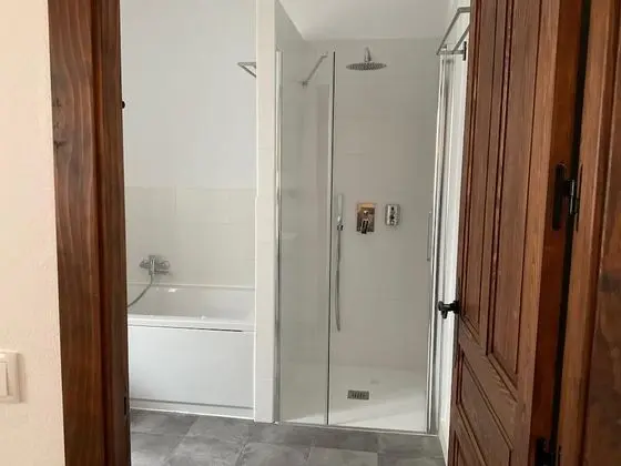 Deluxe Tek Büyük Yataklı Oda, Banyolu/Duşlu, Avlu Manzaralı (Azafran)
