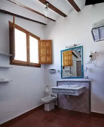 Büyük Yataklı Tek Kişilik Oda