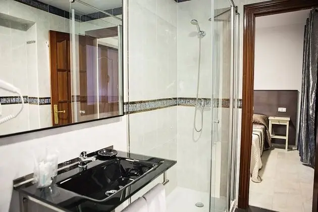 Tek Büyük veya İki Ayrı Yataklı Oda, Özel Banyo