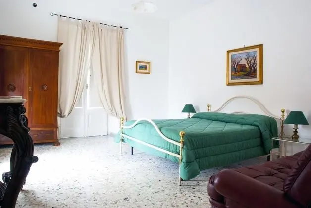 Tek Büyük veya İki Ayrı Yataklı Oda, Ortak Banyo (external)