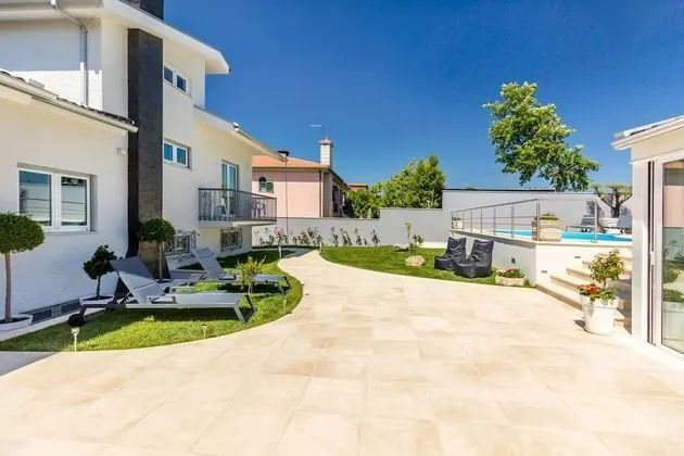 Sıra Ev, 3 Yatak Odası, Kişiye Özel Havuzlu, Dağ Manzaralı
