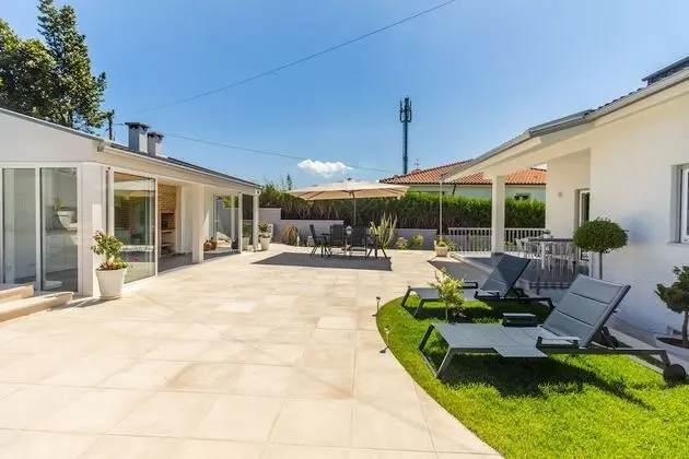 Sıra Ev, 3 Yatak Odası, Kişiye Özel Havuzlu, Dağ Manzaralı
