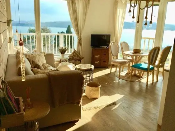 Luxury Apart Daire, Deniz Manzaralı