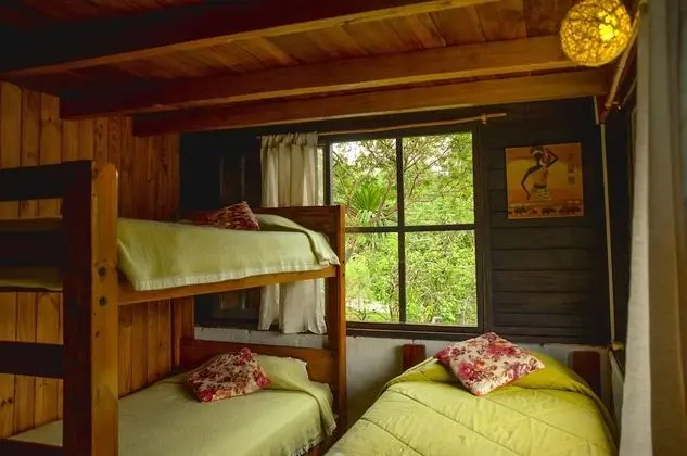 Triple Room  share bathroom and living rooms