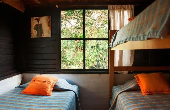 Triple Room  share bathroom and living rooms