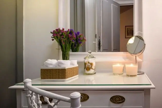 Comfort Tek Büyük Yataklı Oda, Ortak Banyo, Şehir Manzaralı (Flores)