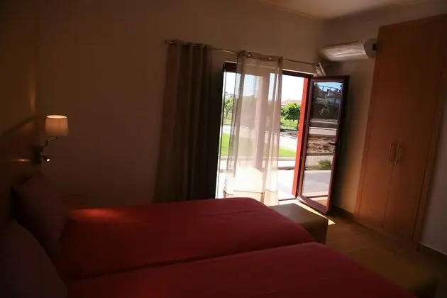 Tek Büyük veya İki Ayrı Yataklı Oda, Küçük Mutfak