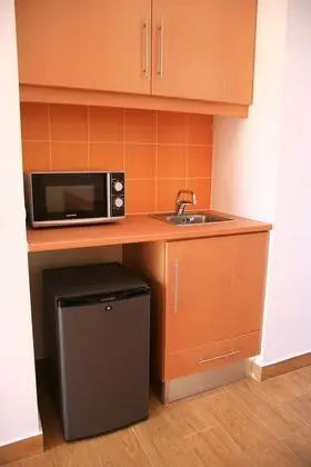 Tek Büyük veya İki Ayrı Yataklı Oda, Küçük Mutfak