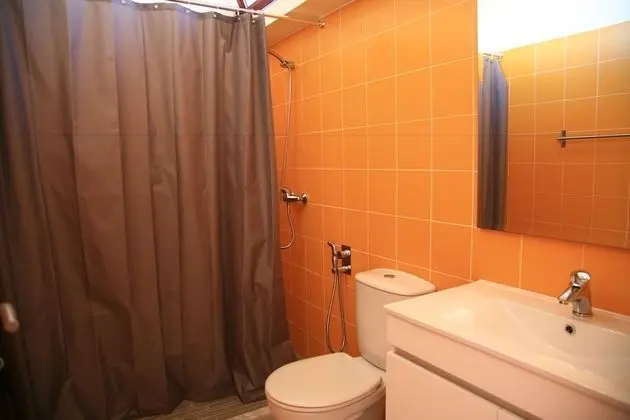 Tek Büyük veya İki Ayrı Yataklı Oda, Küçük Mutfak