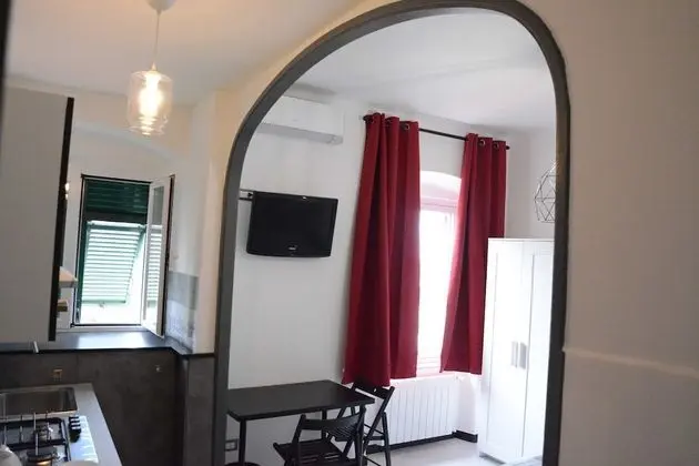 Tek Büyük veya İki Ayrı Yataklı Oda, Küçük Mutfak