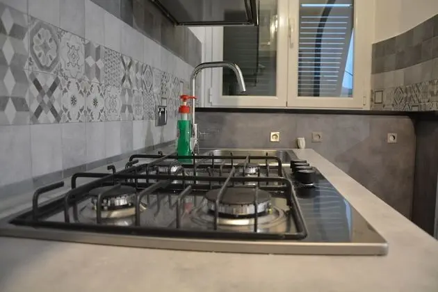 Tek Büyük veya İki Ayrı Yataklı Oda, Küçük Mutfak
