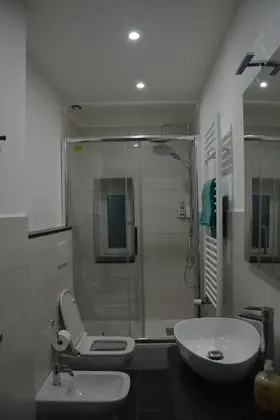 Tek Büyük veya İki Ayrı Yataklı Oda, Küçük Mutfak