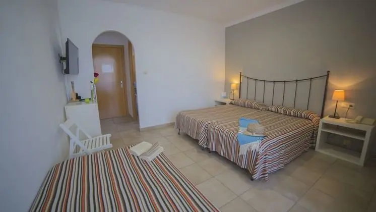 Tek Kişilik Oda, 1 Çift Kişilik veya 2 Tek Kişilik Yatak