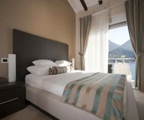 Executive Oda, Balkon, Havuz Manzaralı