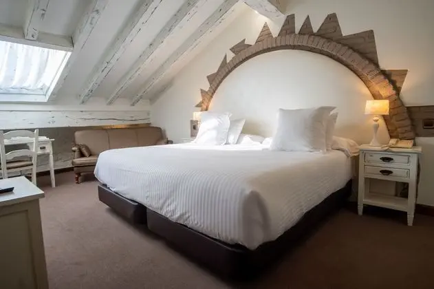 Standard Tek Büyük Yataklı Oda