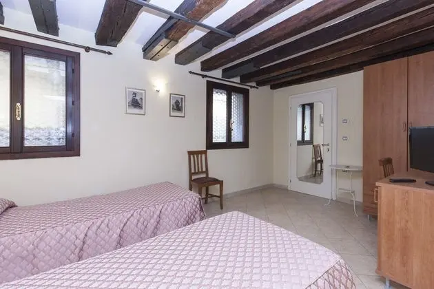 Classic Tek Büyük veya İki Ayrı Yataklı Oda