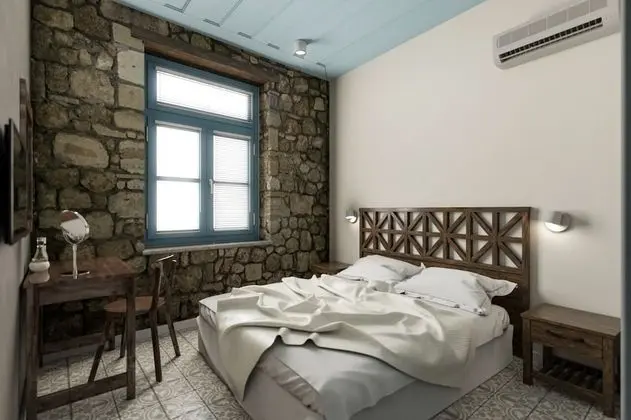 Traditional Tek Büyük Yataklı Oda