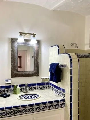 El Jardin: 1 King Bed, Private Balcony
