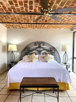 La Luna, 1 King bed