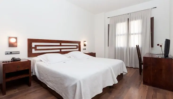 Standard Tek Büyük veya İki Ayrı Yataklı Oda