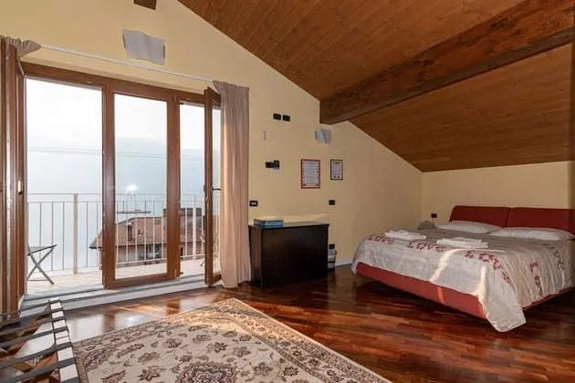 Superior Oda, Balkon, Göl Kenarı