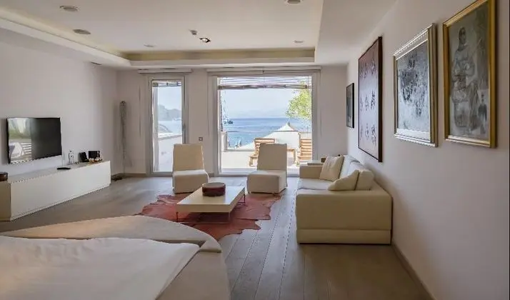 Deniz Manzaralı Suit Oda