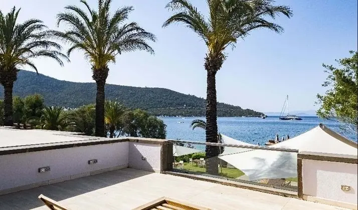 Deniz Manzaralı Suit Oda