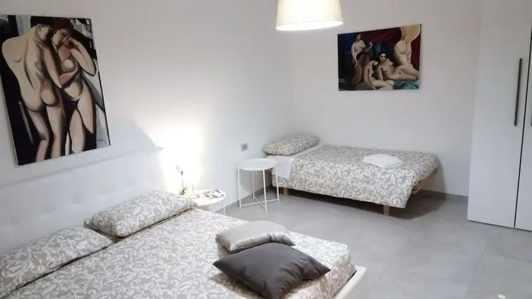 Dört Kişilik Oda (Adamo e Eva)