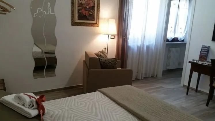 Süit, 1 Büyük (Queen) Boy Yatak ve Çekyat, Banyolu/Duşlu (Levi)