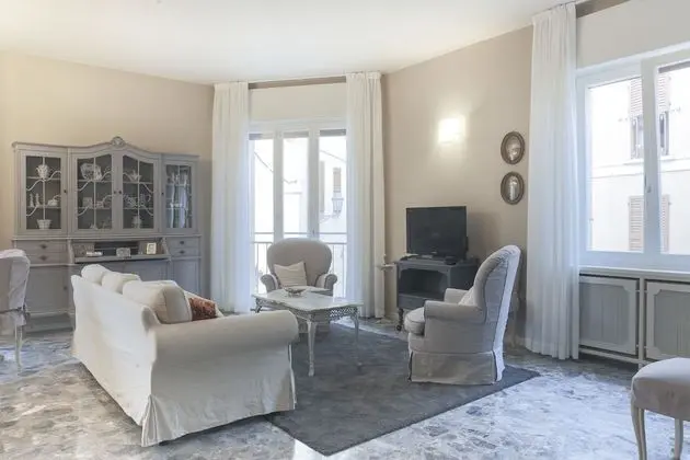 Tek Büyük veya İki Ayrı Yataklı Oda, Balkon, Şehir Manzaralı (Malva)