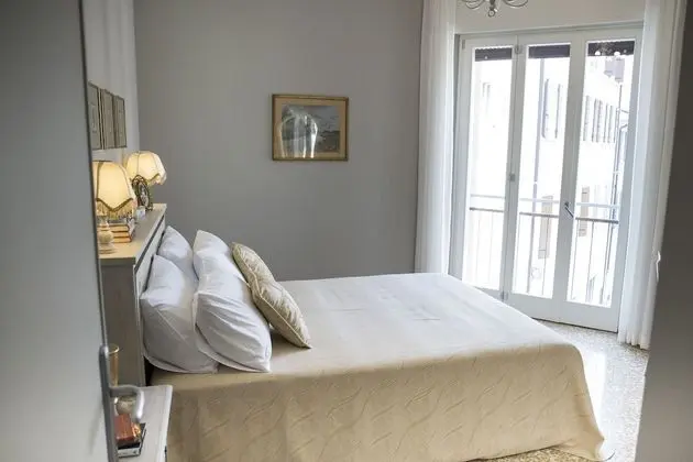 Tek Büyük Yataklı Oda, Şehir Manzaralı (Camellia)