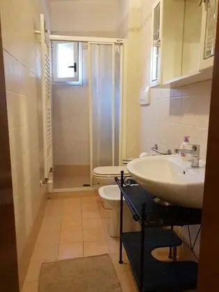 Üç Kişilik Oda, Ortak Banyo