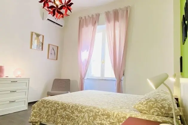 Apart Daire, 3 Yatak Odası (stair access only)